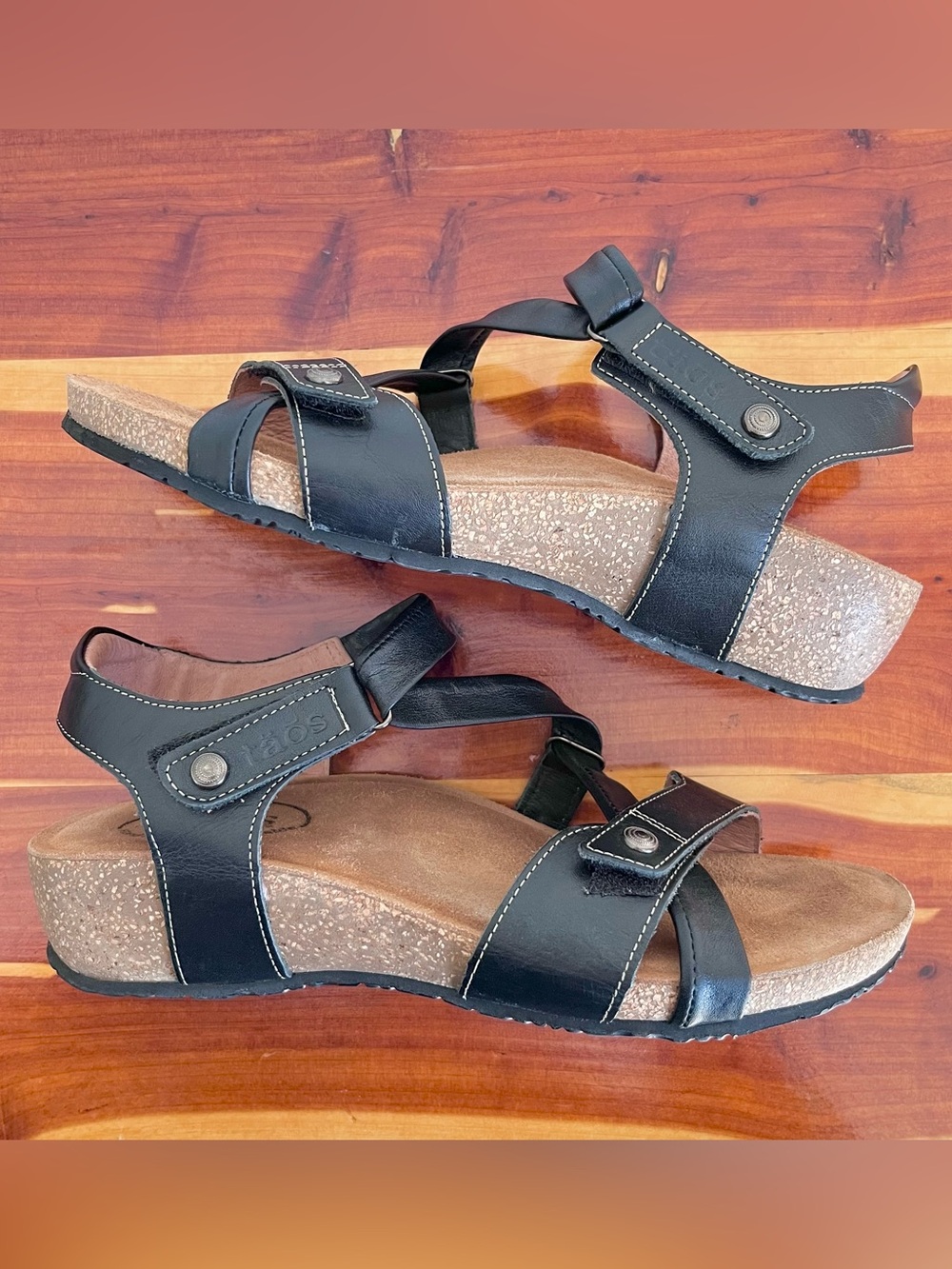 Taos Universe Sandals, size 9 - Picture 4 of 8